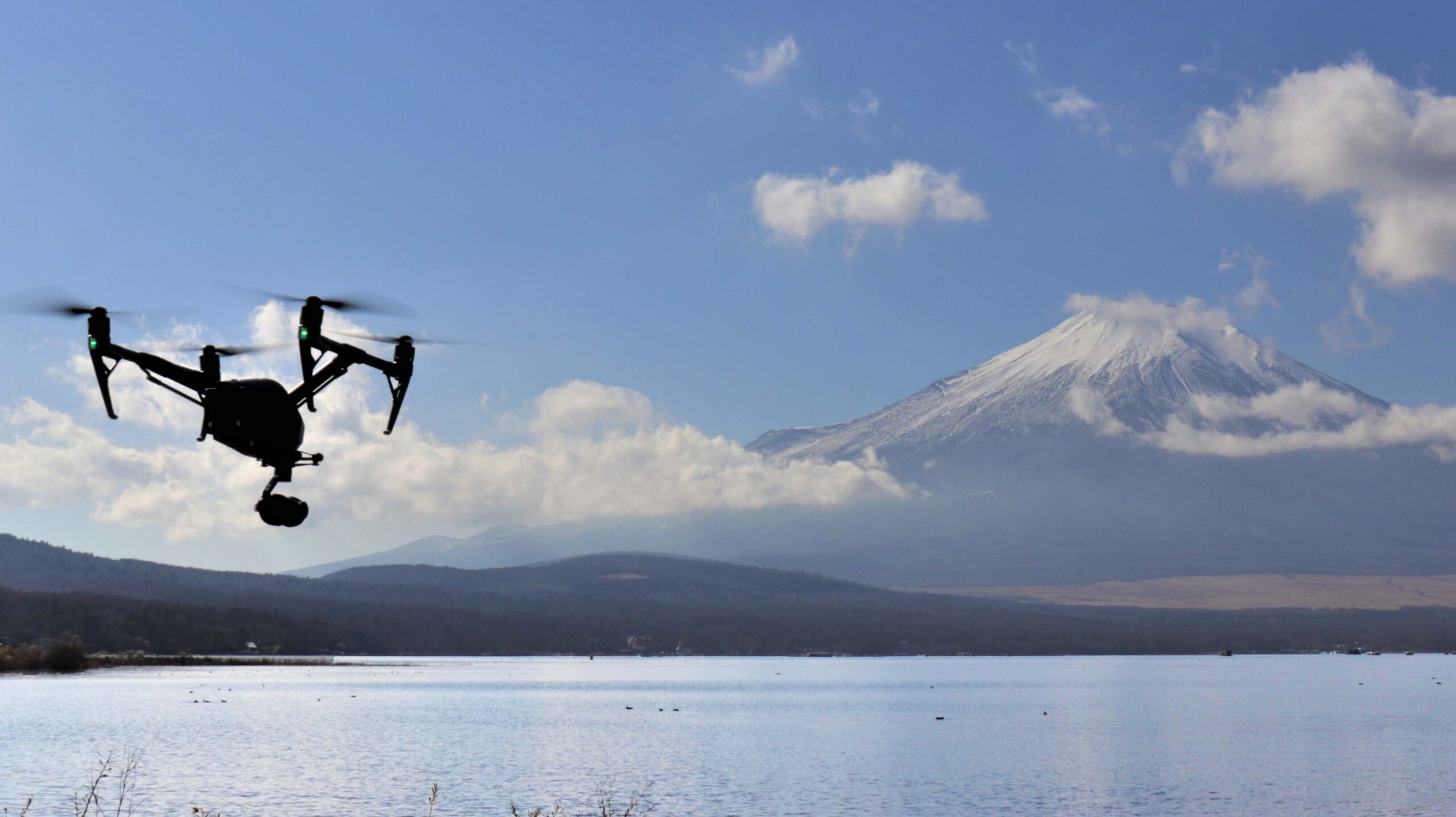 山中湖の風景をドローン空撮