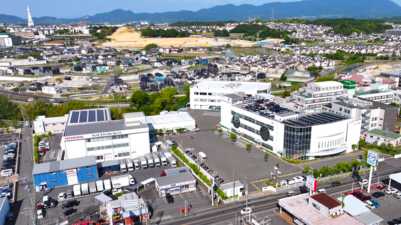 ホンダ学園関西校の建物をドローン空撮