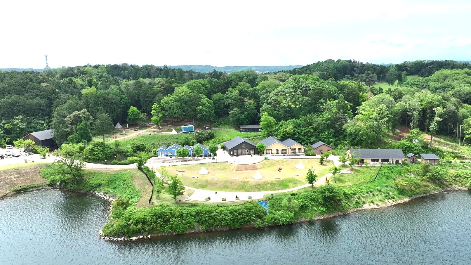 ムーミンバレーパークの風景をドローン空撮