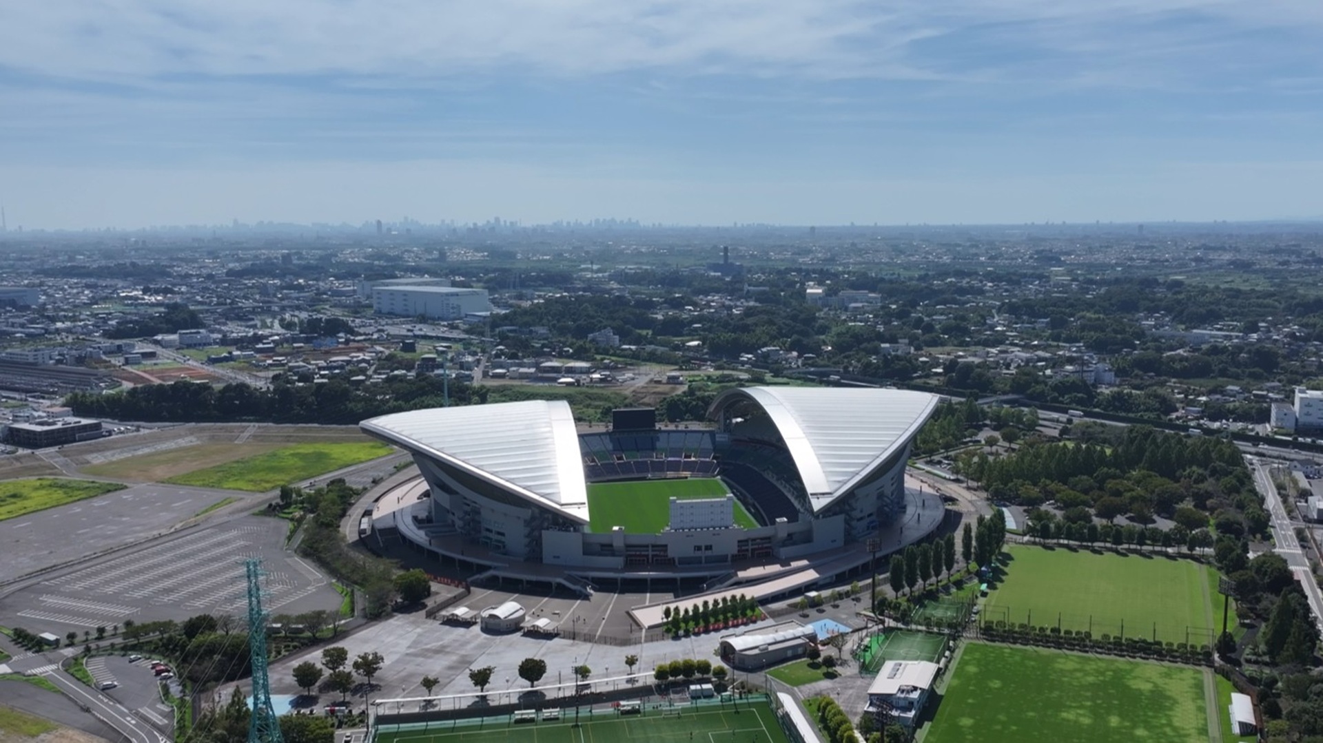 テレビ番組撮影でドローン空撮を行った埼玉スタジアム